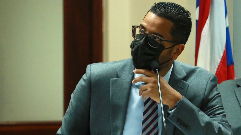  Representante Ortiz y firma de proyecto 152 