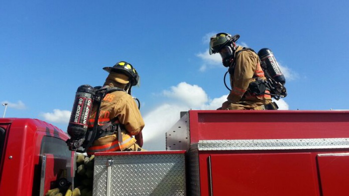 (VIDEO) BOMBEROS CONTROLAN INCENDIO EN PANEL ELÃCTRICO DE BRISTOL-MYERS SQUIBB DE MANATÃ