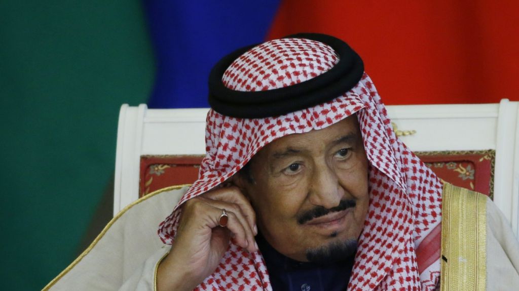  Trump advierte al rey saud&iacute; que podr&iacute;a no durar ni dos semanas sin EEUU 