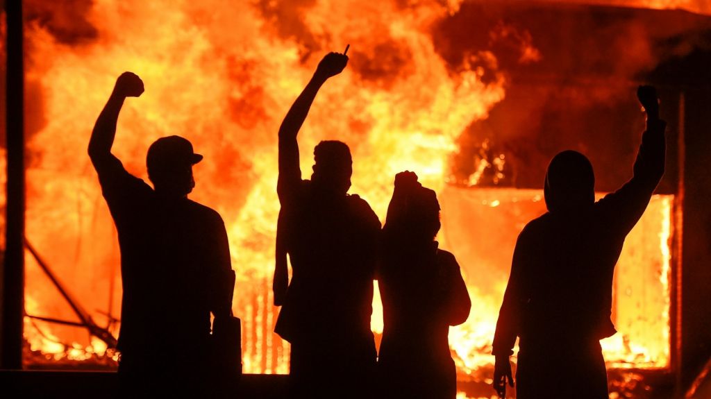  Video: Minesota moviliza a toda su Guardia Nacional para acabar con los disturbios 