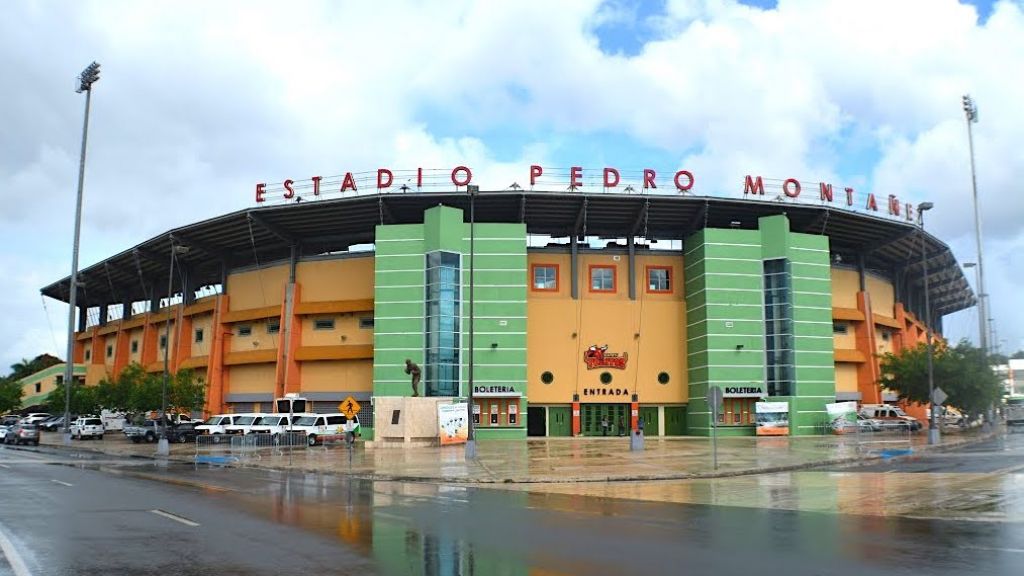  Ceremonias simb&oacute;licas para ocho escuelas y colegios de Cayey con pantalla gigante y por Facebook 