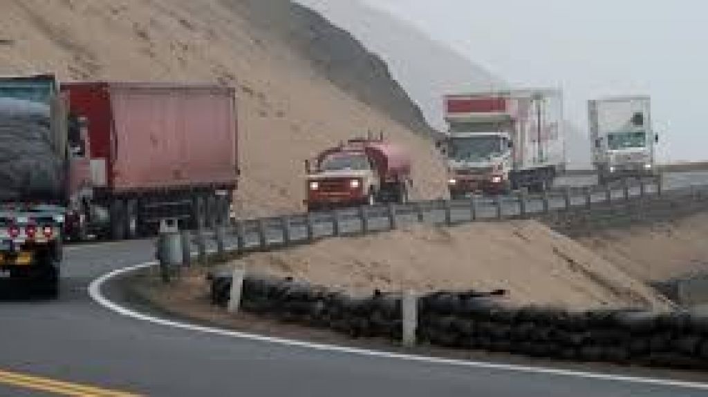  Vea video: Mueren 18 personas y 14 sufren heridas en un accidente de tr&aacute;fico en China 