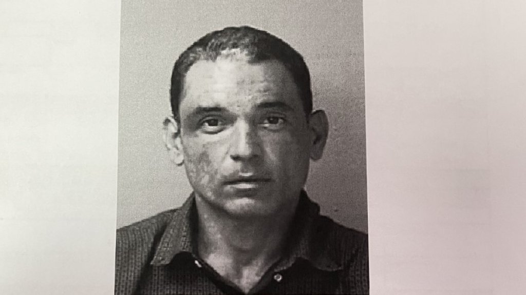  Procesan a conductor que fue intervenido por sobrepasar sem&aacute;foro en rojo y que termin&oacute; arrestado tras ser sorprendido portando droga 