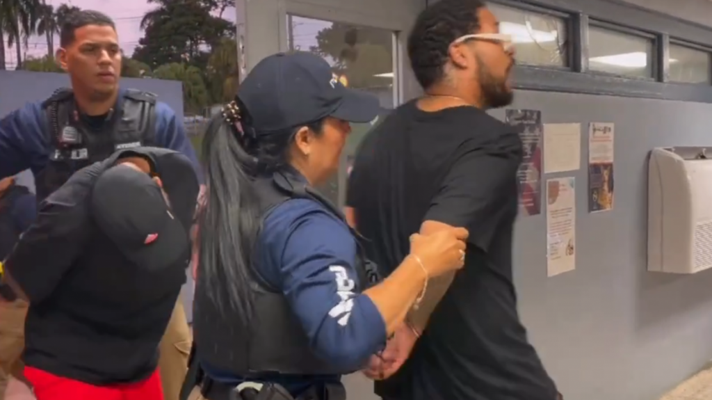  Video de los arrestados durante operativo esta tarde en la Perla 