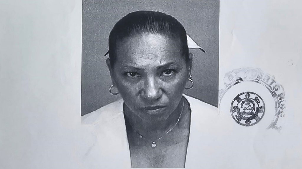  Arrestada y fichada por pagar la casa alquiladas con cheques que “Rebotaron” 