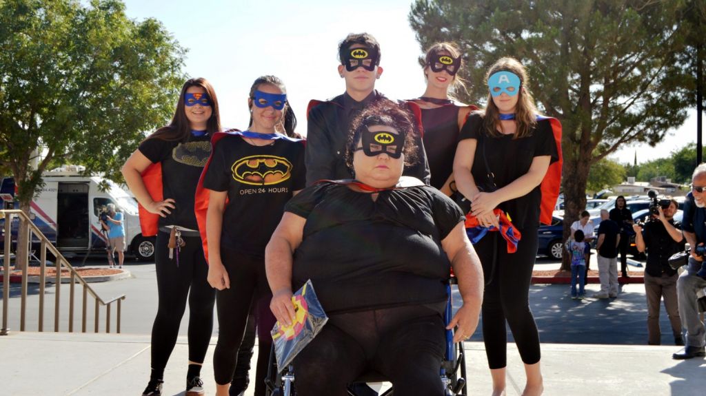  Visten de superh&eacute;roes en entierro de ni&ntilde;o muerto por maltrato en California 