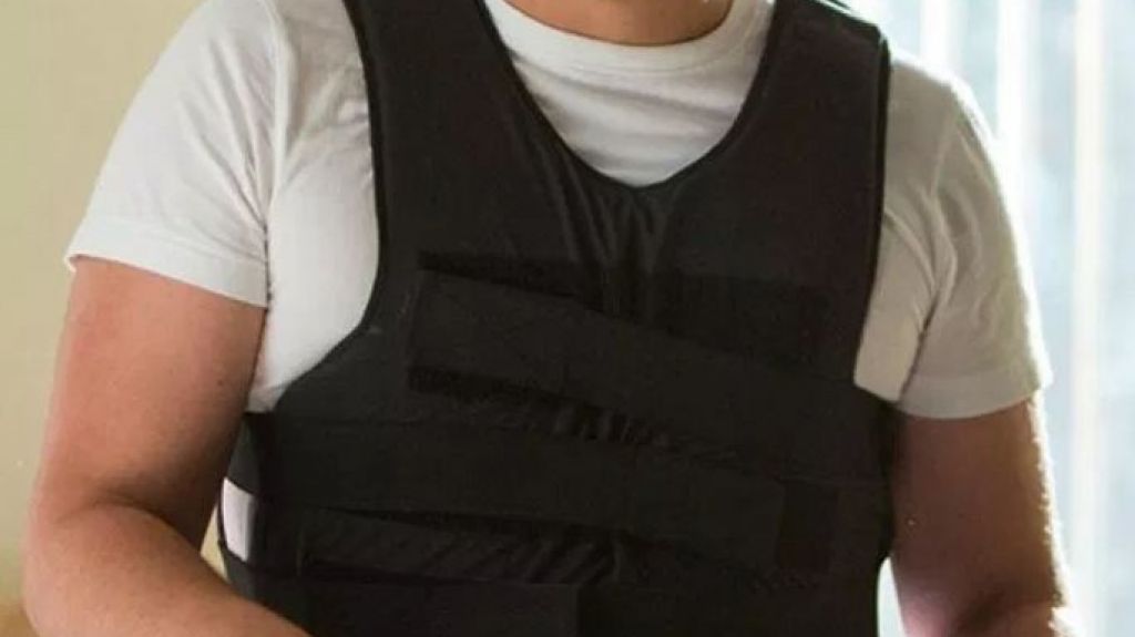  Muere de un disparo mientras probaba un chaleco antibalas 