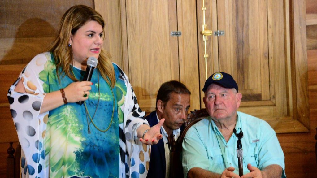  Jenniffer Gonz&aacute;lez y secretario de Agricultura federal exhortan a agricultores a solicitar ayuda por p&eacute;rdidas de cosechas 