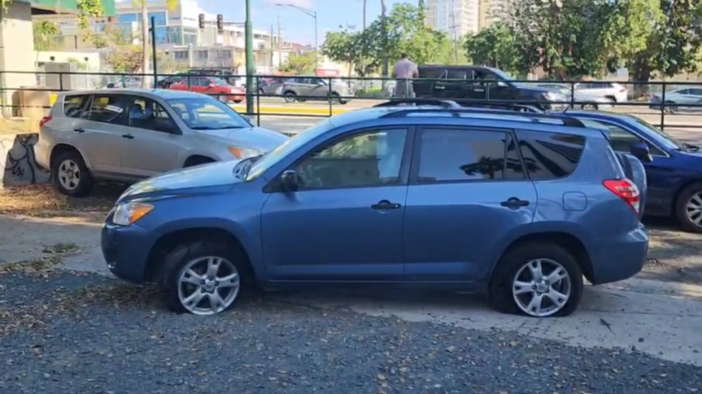  Video: Persecuci&oacute;n a veh&iacute;culo robado por &ldquo;Carjacking&rdquo; en Bayam&oacute;n termina con arresto en San Juan 