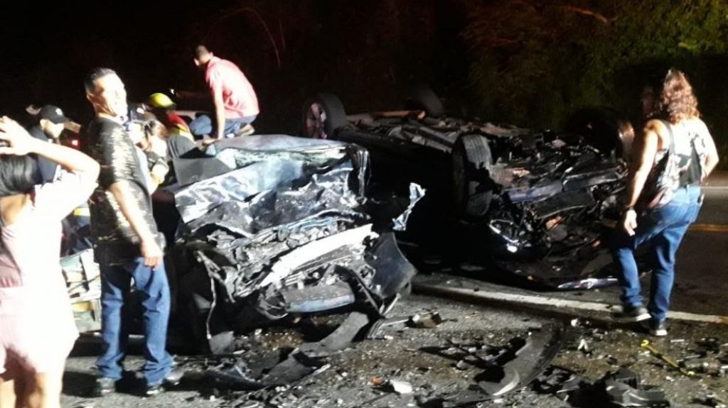  Fotos: Muere una pareja en violento accidente de auto en Caguas 