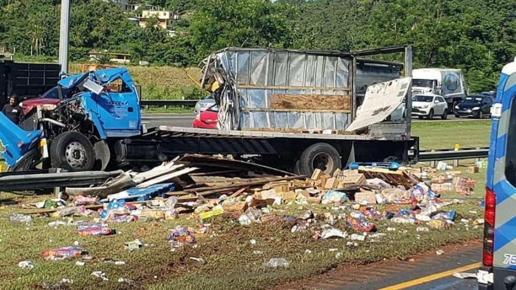 Fotos: Tap&oacute;n en expreso 22 hacia Arecibo por accidente con cami&oacute;n 
