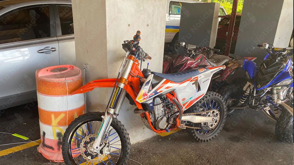  Fotos: Lo pillaron en Caguas con su motora y una libra de marihuana 