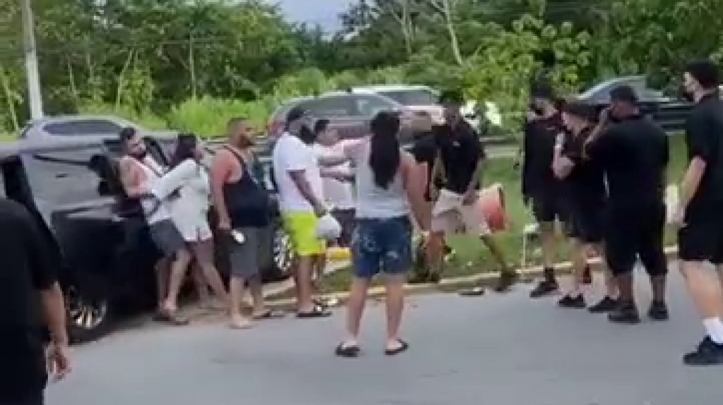  Video: Turista se lleva un botellazo durante pelea en Kioskos de Luquillo 