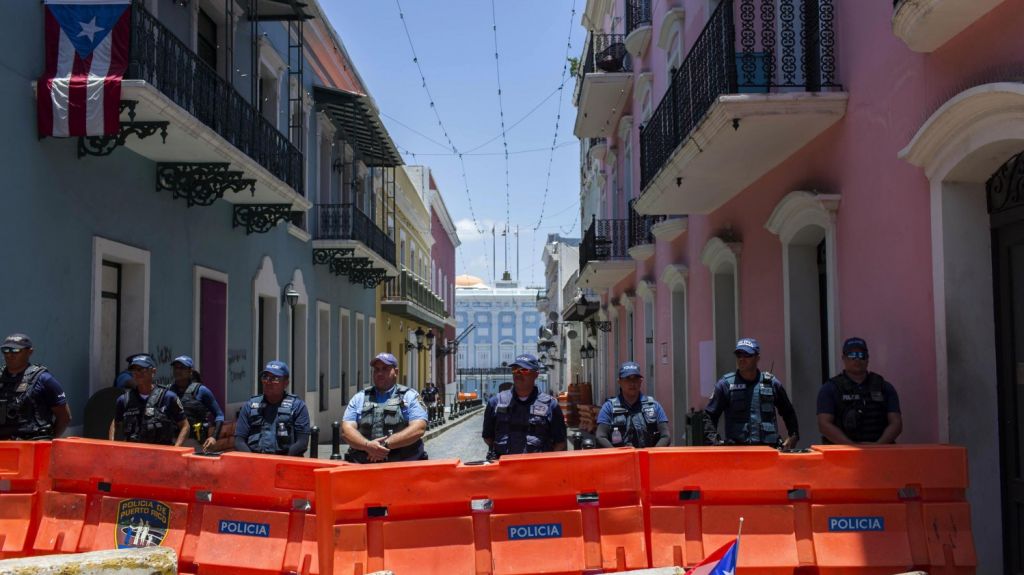  Aumenta la presencia de la polic&iacute;a en Fortaleza ante posibilidad de que manifestantes lleguen a mansi&oacute;n ejecutiva 