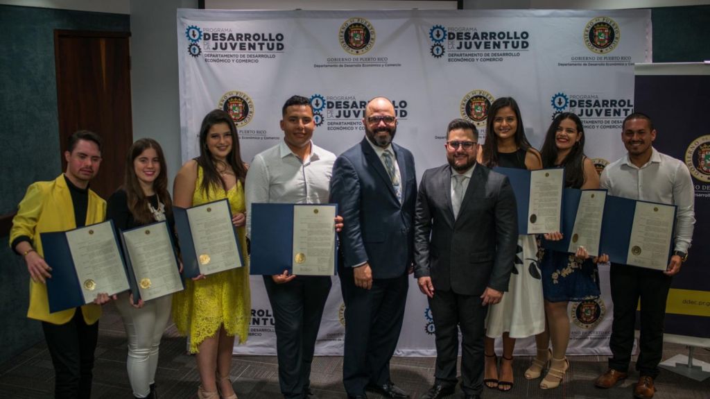  DDEC reconoce a j&oacute;venes emprendedores en el inicio del Mes de la Juventud 