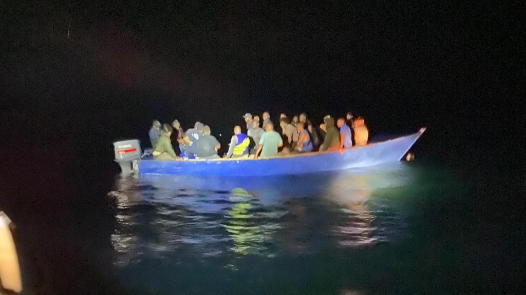  Guardia Costera repatria a 50 indocumentados de la Rep&uacute;blica Dominicana y dos de Hait&iacute;, luego de intervenciones frente a la costa oeste de la Isla 