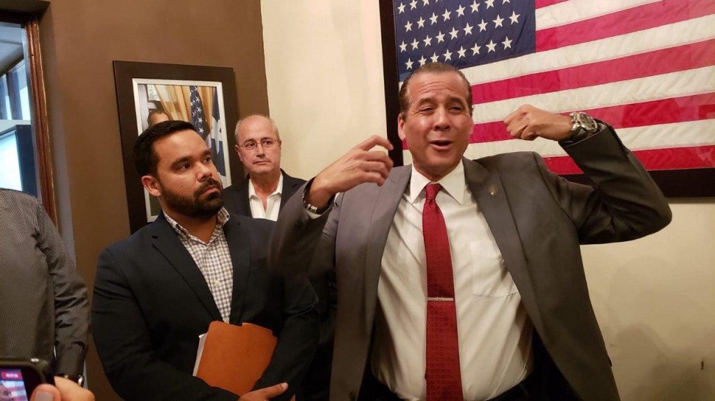  Representante radica querella por pu&ntilde;o que dice que le dieron 