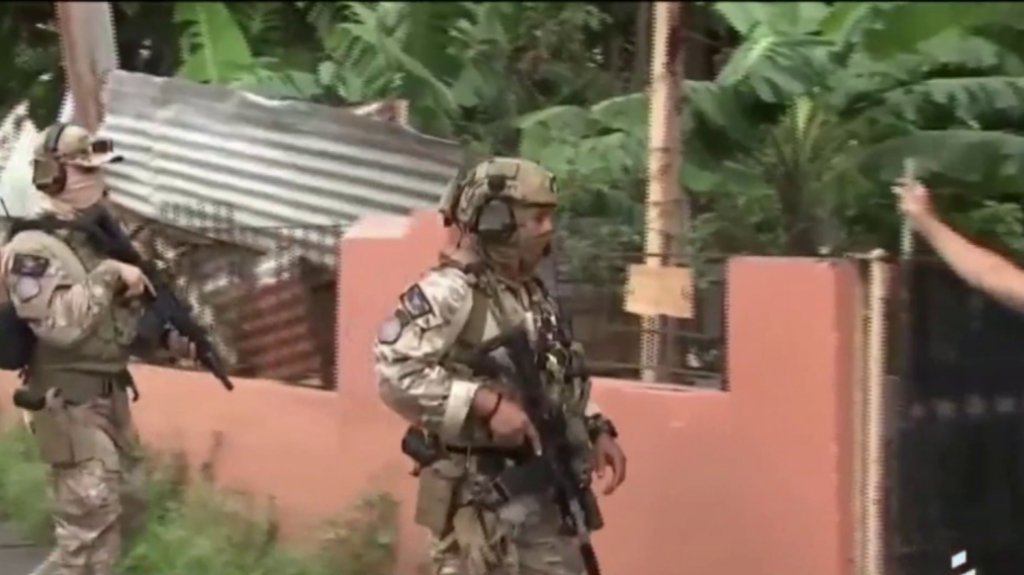  Video: Operativo en San Juan deja varios arrestados entre ellos uno de los m&aacute;s buscados de Bayam&oacute;n 