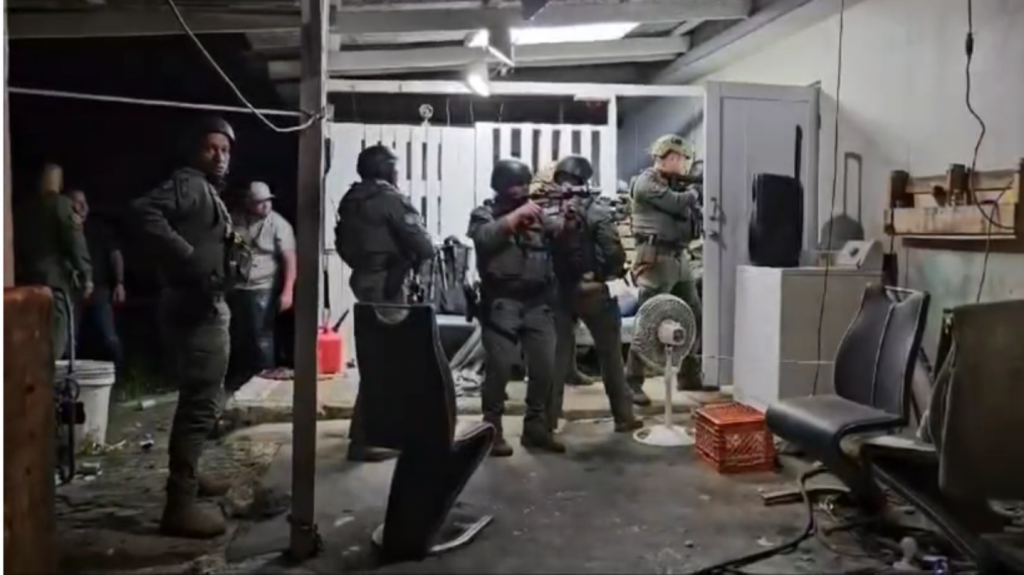  Video: Momento en que estatales rompen puestas a &ldquo;Gatilleros y Bichotes&rdquo; de Toa Baja 