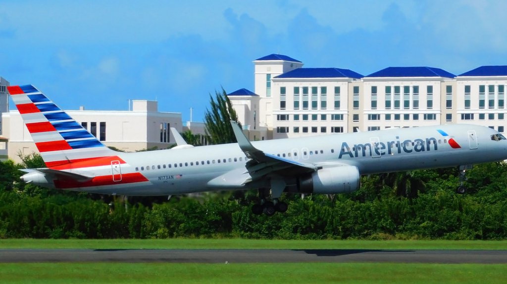  Sacan de un avi&oacute;n a dos mujeres que se negaban a usar mascarilla en el aeropuerto Luis Mu&ntilde;oz Mar&iacute;n 