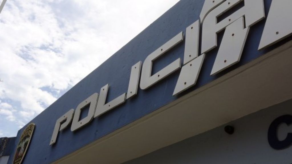  Roban relojes y anillo de matrimonio en escalamiento en Bayam&oacute;n 