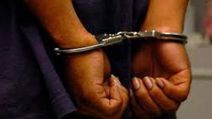 En la CÃ¡rcel joven que Robo dos pares de tenis y dos pares de medias JordÃ¡n