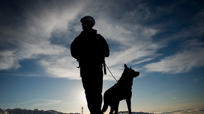 Discriminan a un hÃ©roe de guerra por entrar al bar de un hotel con su perro