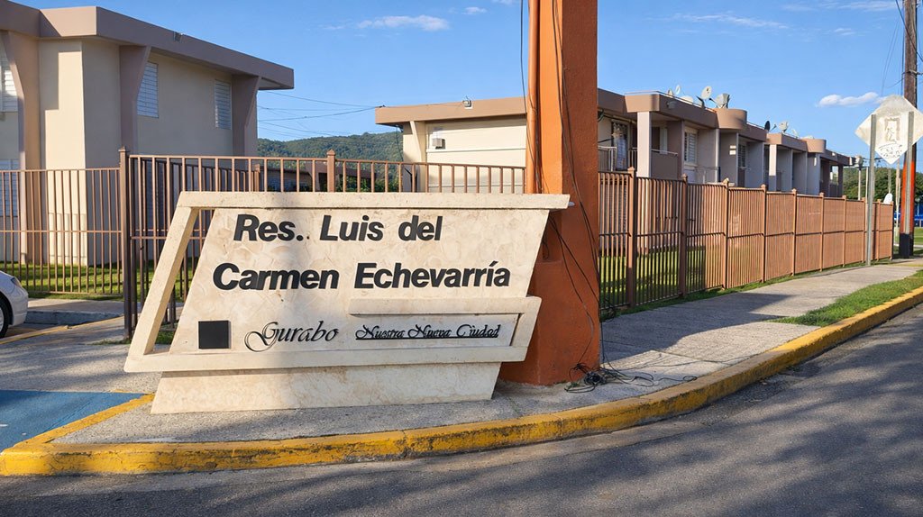  Identifican a joven asesinado a tiros en residencial de Gurabo 