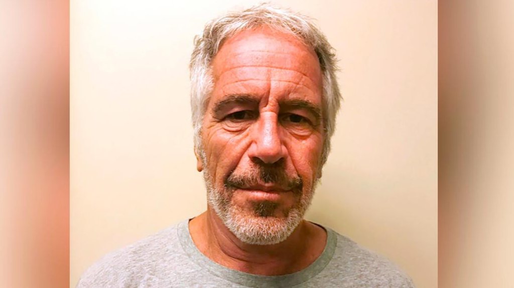  El multimillonario Jeffrey Epstein afirm&oacute; ser demasiado &ldquo;cobarde&ldquo; para suicidarse semanas antes de su muerte en prisi&oacute;n 