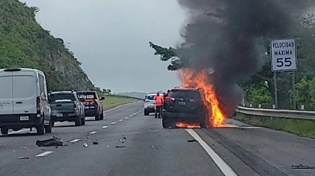  Veh&iacute;culo incendiado afecta tr&aacute;nsito en la autopista PR-52 