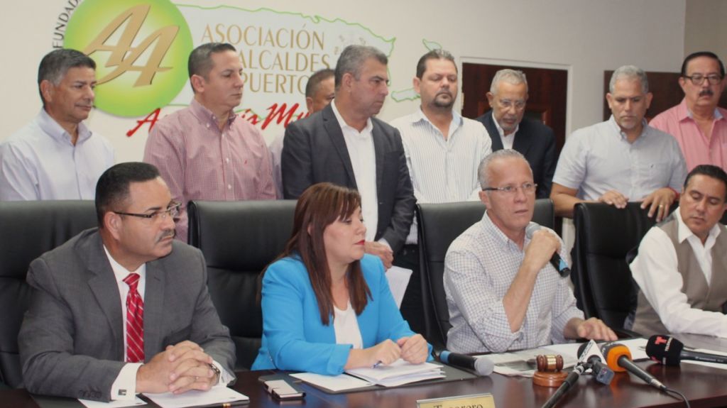  Alcaldes piden gobierno los defienda ante la Junta 