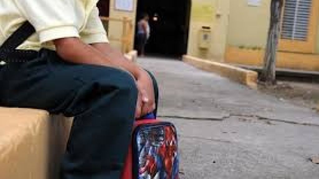  Maestros exigen informaci&oacute;n sobre el proceso de escuelas ch&aacute;rter 