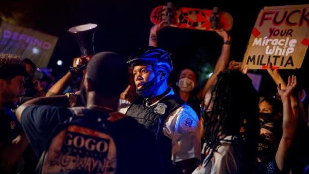  Bocinas y silbatos al otro lado de la Casa Blanca para &ldquo;silenciar&ldquo; a Trump 