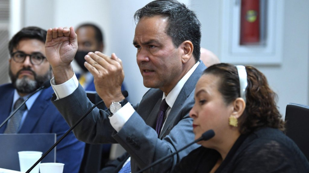  Revisión de reglamento de microredes por el Negociado de Energía 