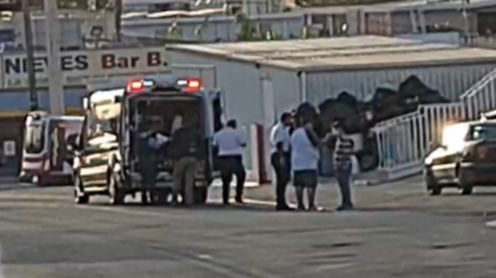  Video: Momento en que se entrega hombre atrincherado en residencia de Bayam&oacute;n 