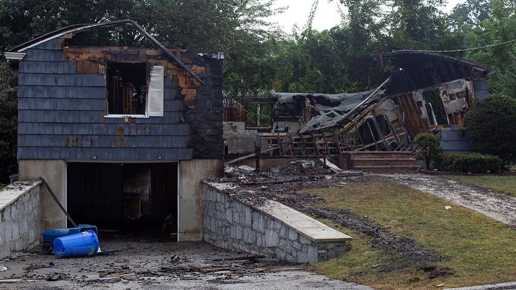  Ciudadanos retornan a sus casas tras explosiones de gas en Massachusetts 