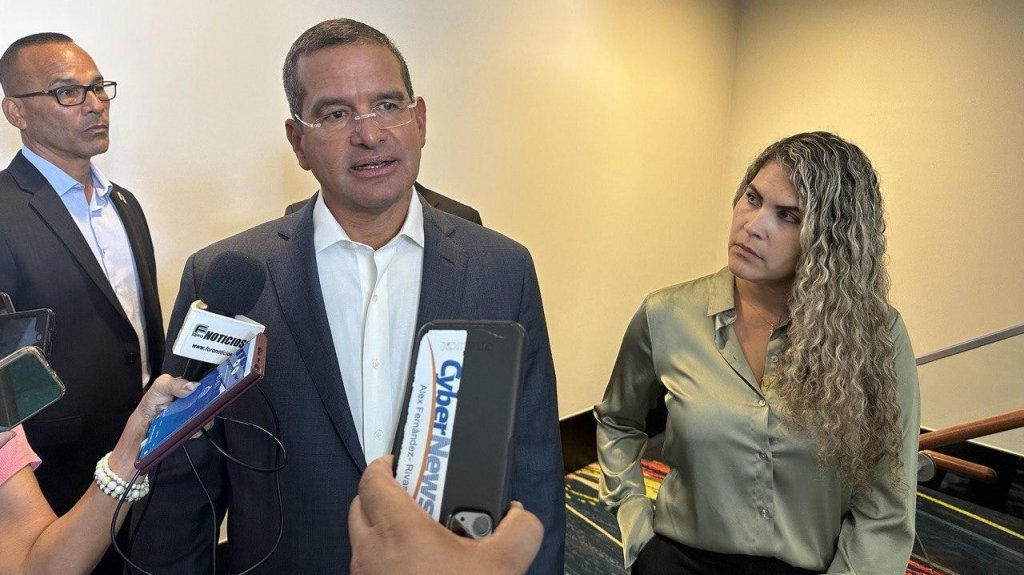  Gobernador firma orden ejecutiva relacionada al Consejo Asesor para el Desarrollo de la Carrera Pública 