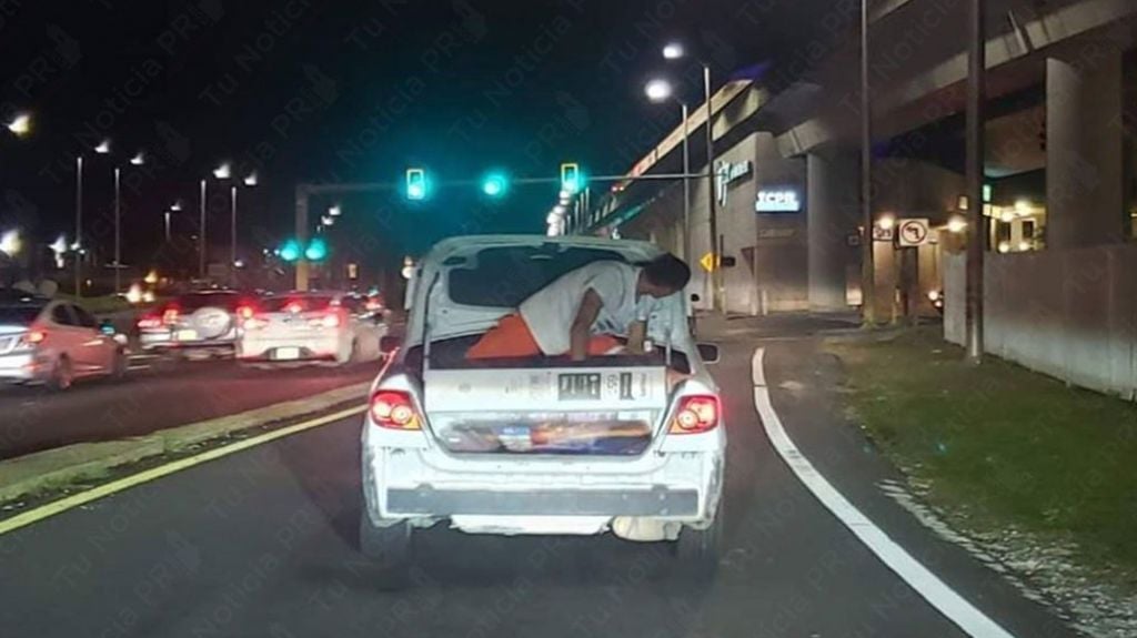  ! Arriesgó su vida, pero se llevó su televisor en el “Black Friday” ¡así andaba por Bayamón 