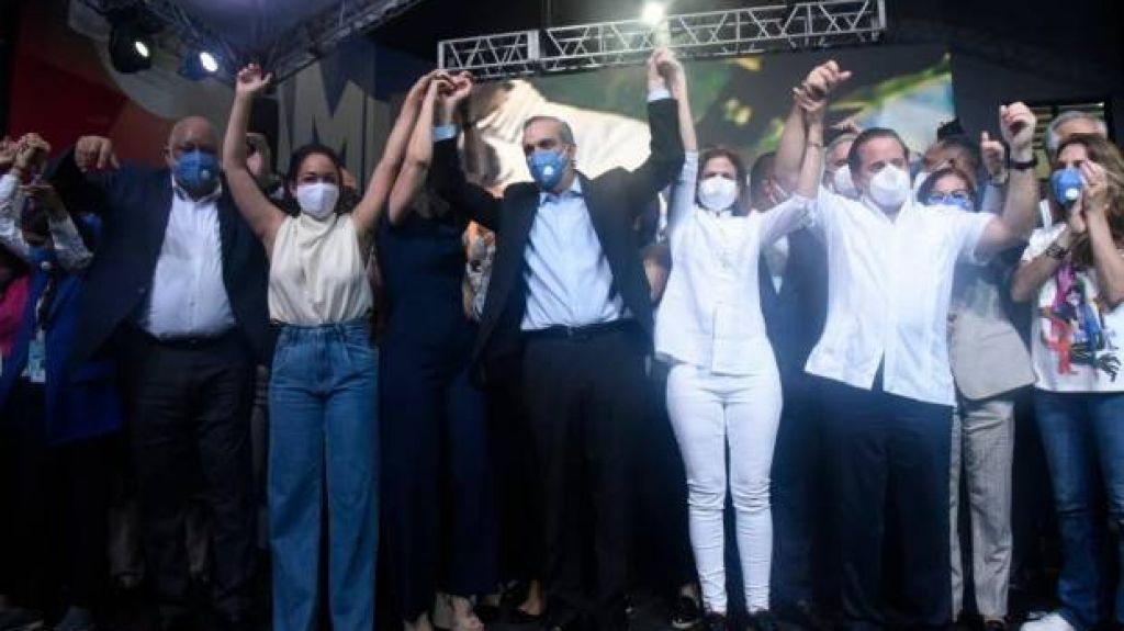  Luis Abinader es el nuevo presidente: se impuso en primera ronda con el 52 por ciento de los votos 