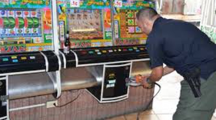 Intervienen con cuatro negocios por tragamonedas