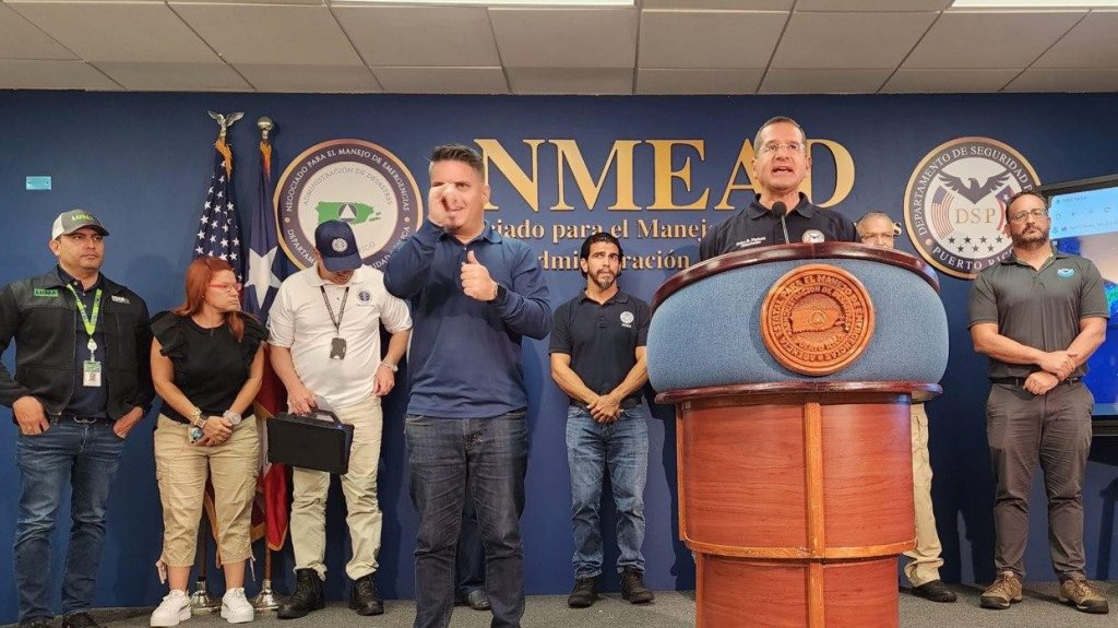  Gobernador confirma que el lunes no hay clases ni trabajo por hurac&aacute;n Fiona 