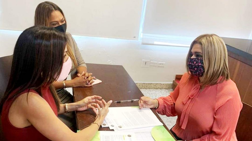  Senadora Jim&eacute;nez Santoni discute con la procuradora nuevas medidas para proteger a las mujeres 