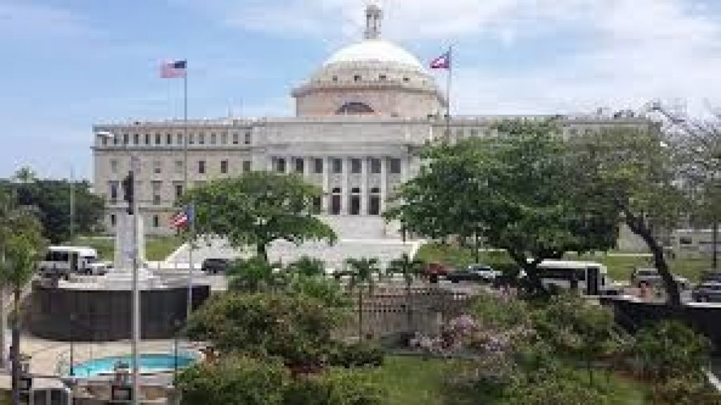  Dos personas radican para llenar vacante del Distrito 35 