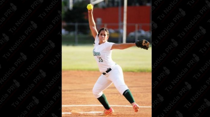 Yaidi Flores y Colegio clasifican a semifinales del sóftbol