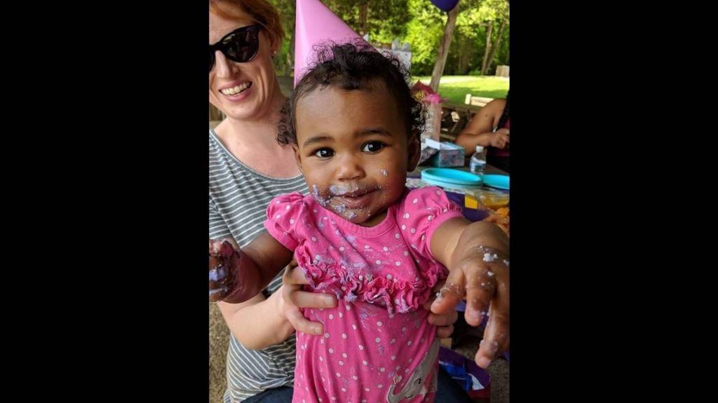  Padre se fue a un viaje de negocios y olvid&oacute; a su beb&eacute; en el auto. La encontraron muerta 