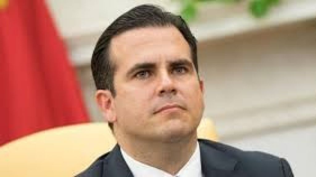  Gobernador dice contratar&aacute; a bomberos 