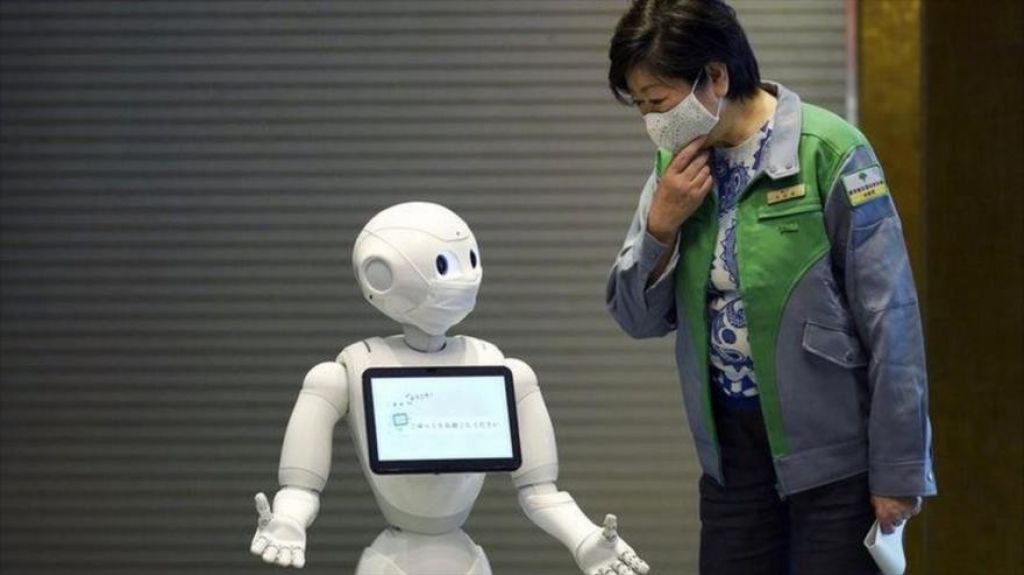  "Pepper", el robot que recibe a pacientes de COVID-19 en Jap&oacute;n 