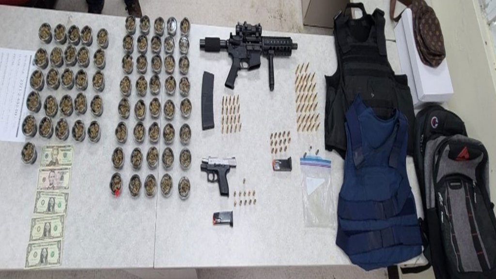  3 mujeres y un hombre arrestado durante allanamiento en Hatillo 