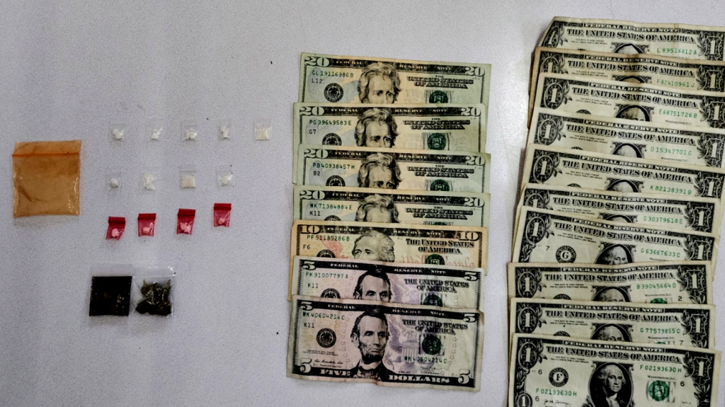  Dos arrestados durante intervenci&oacute;n polic&iacute;a en residencial de San Sebasti&aacute;n 