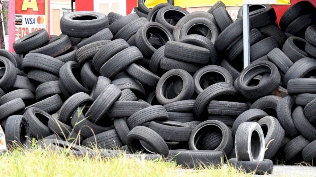  Representante exige la renuncia del Secretario del DRNA por la crisis con los neum&aacute;ticos desechados 